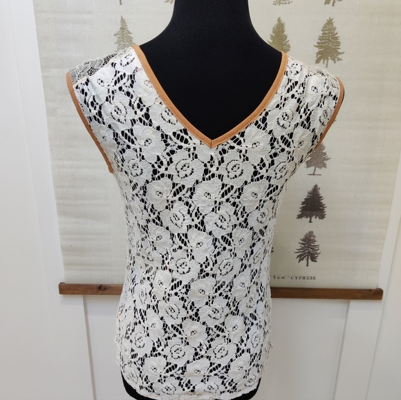 Champagne and Strawberry Lace Top - Small - Picture 6 of 11